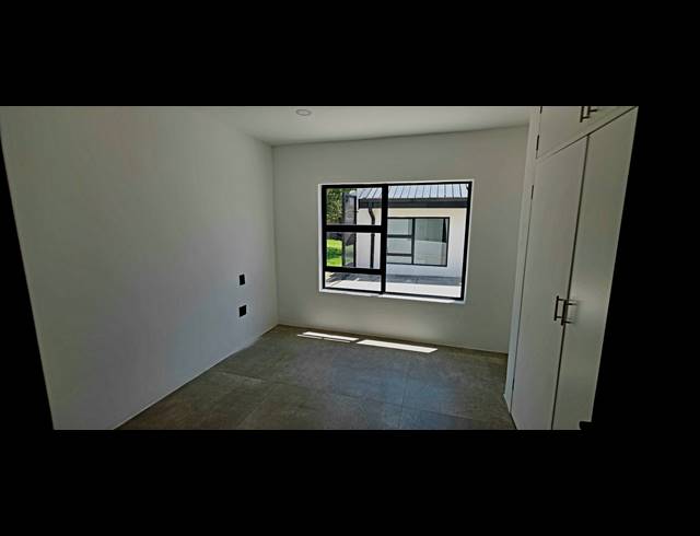 6 BEDROOM FREEHOLD FOR SALE IN DIE HEUWEL